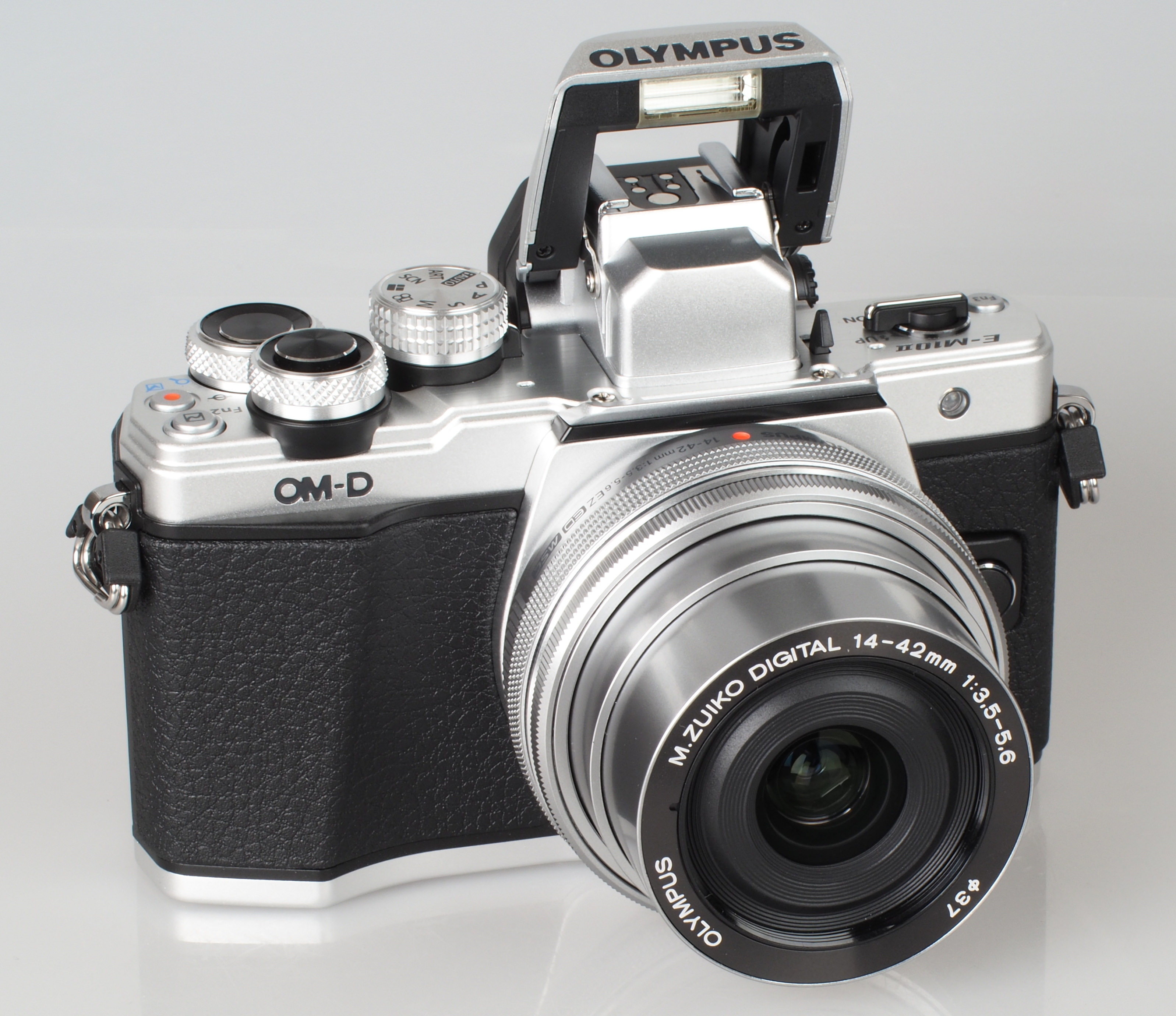 OLYMPUS OM-D E-M10 mark II body ＋ α - デジタルカメラ