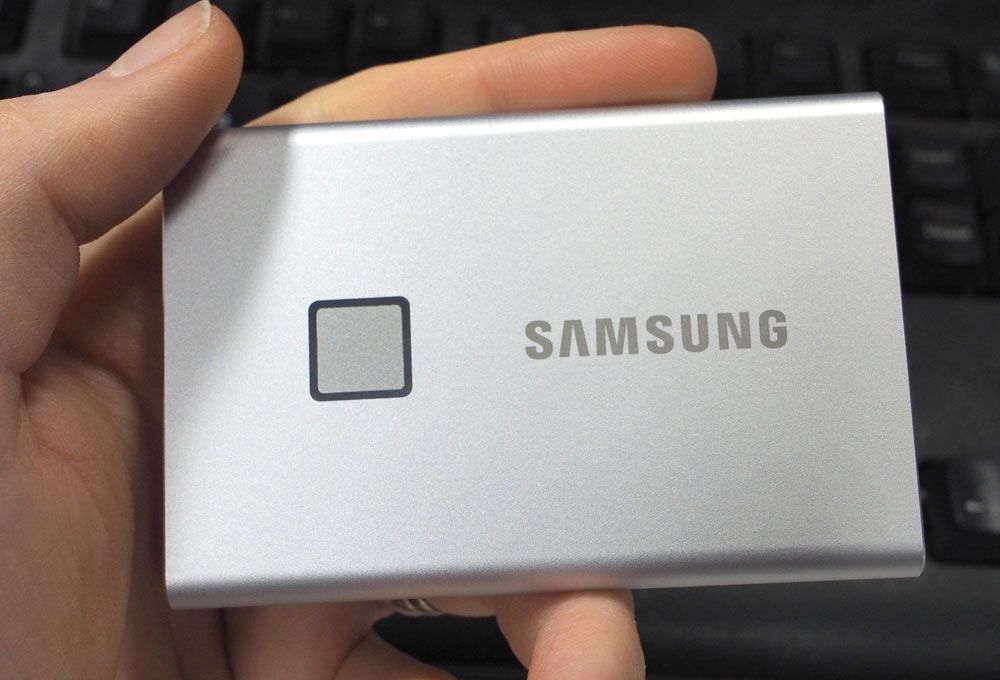 Highres Samsung Ssd T7 in Hand 1582209739
