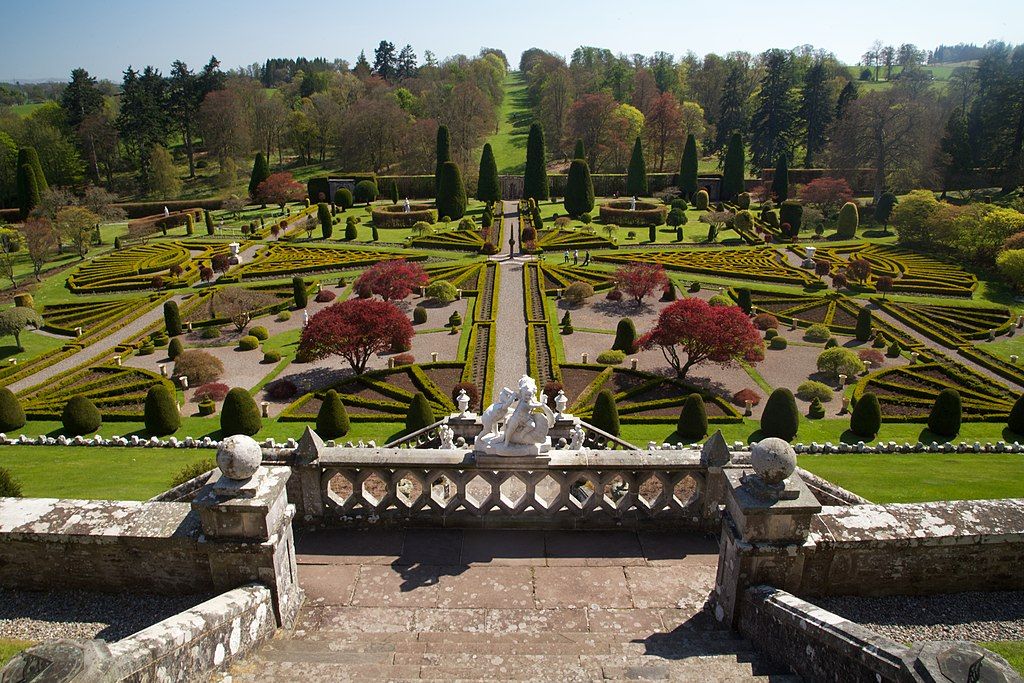 Outlander Filming Locations: Drummond Castle Gardens