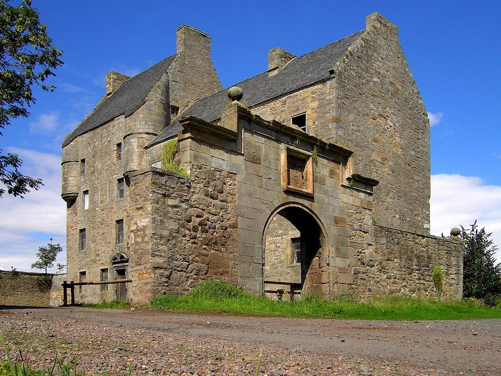 Outlander Filming Locations: Midhope Castle 