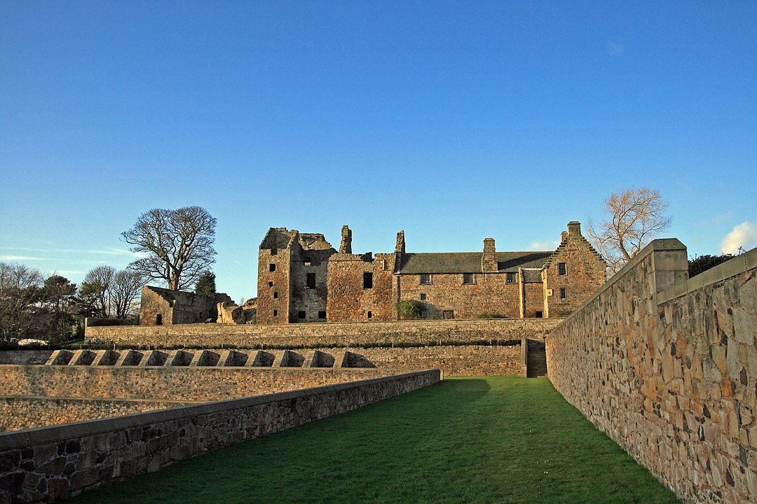 Outlander Filming Locations: Aberdour Castle