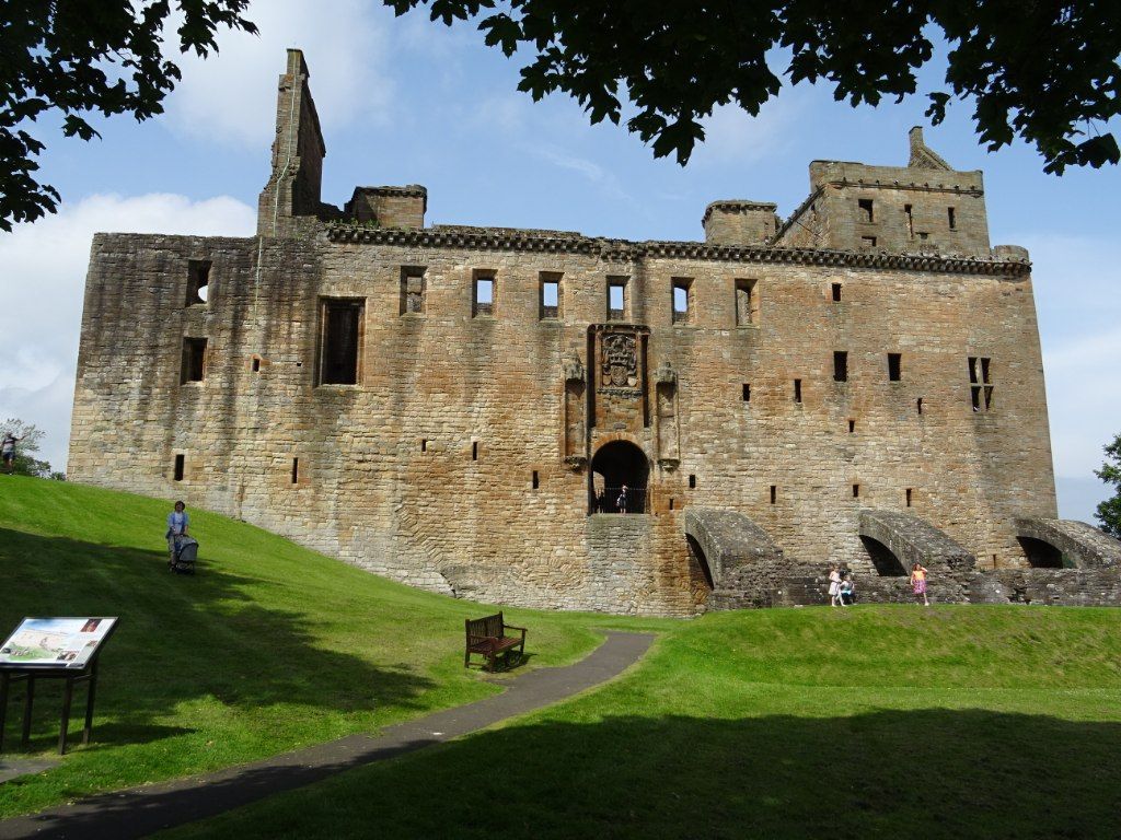 Outlander Filming Locations: Linlithgow Palace
