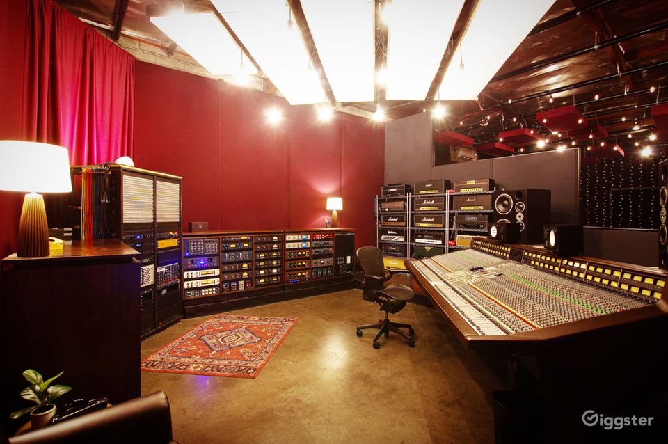 How much does it cost to rent a recording studio for a day?