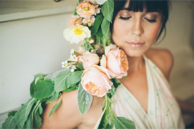 How to Pull off a Wedding Flower Crown