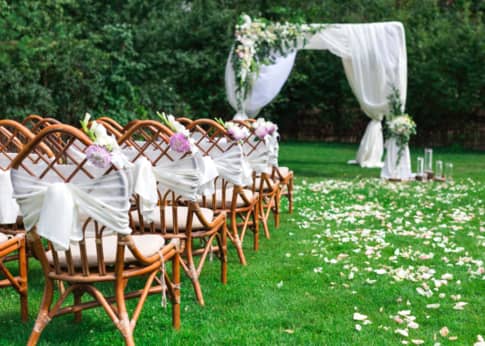 Tips on saving money for outdoor weddings