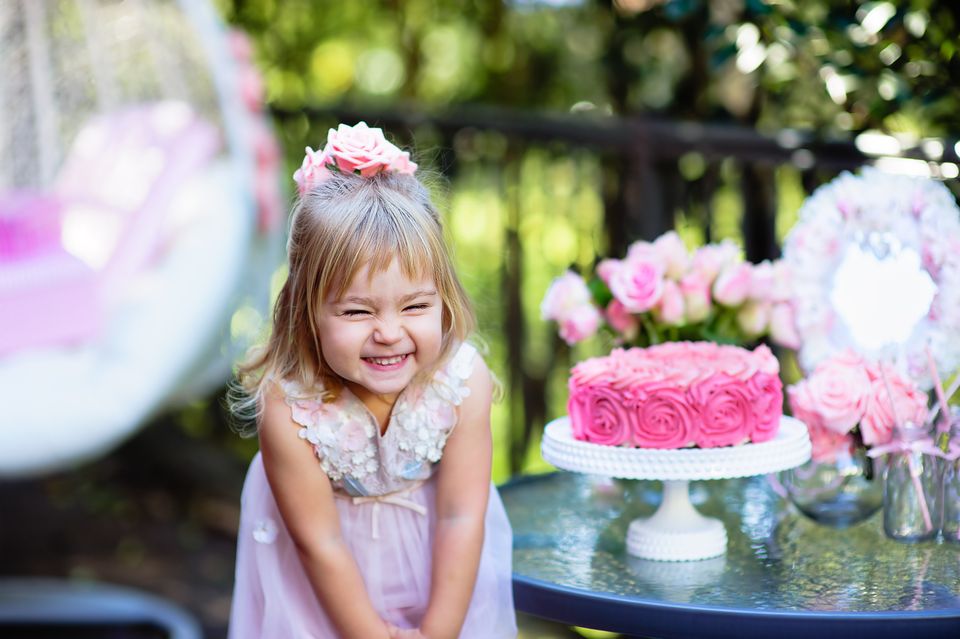 Premium Photo | Birthday table decorated princess theme - crown