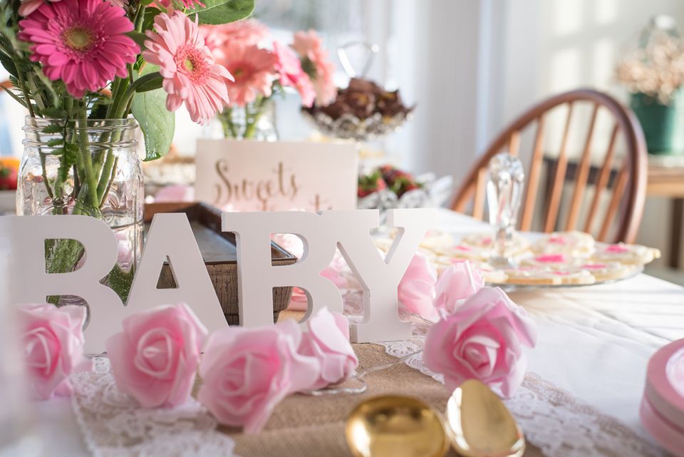 baby shower pink roses