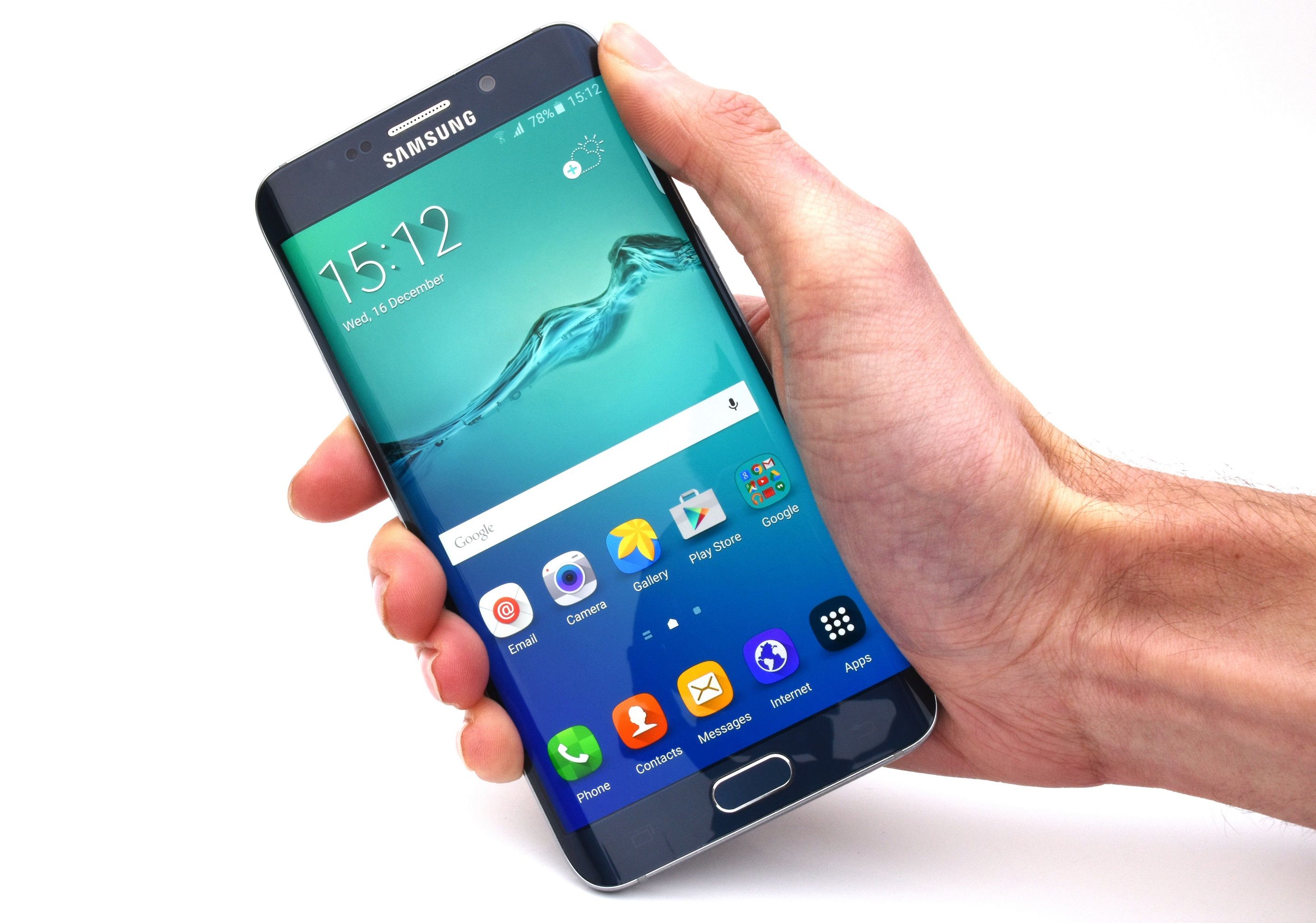Highres Samsung Galaxy S6 Edge Plus in Hand 1450283804