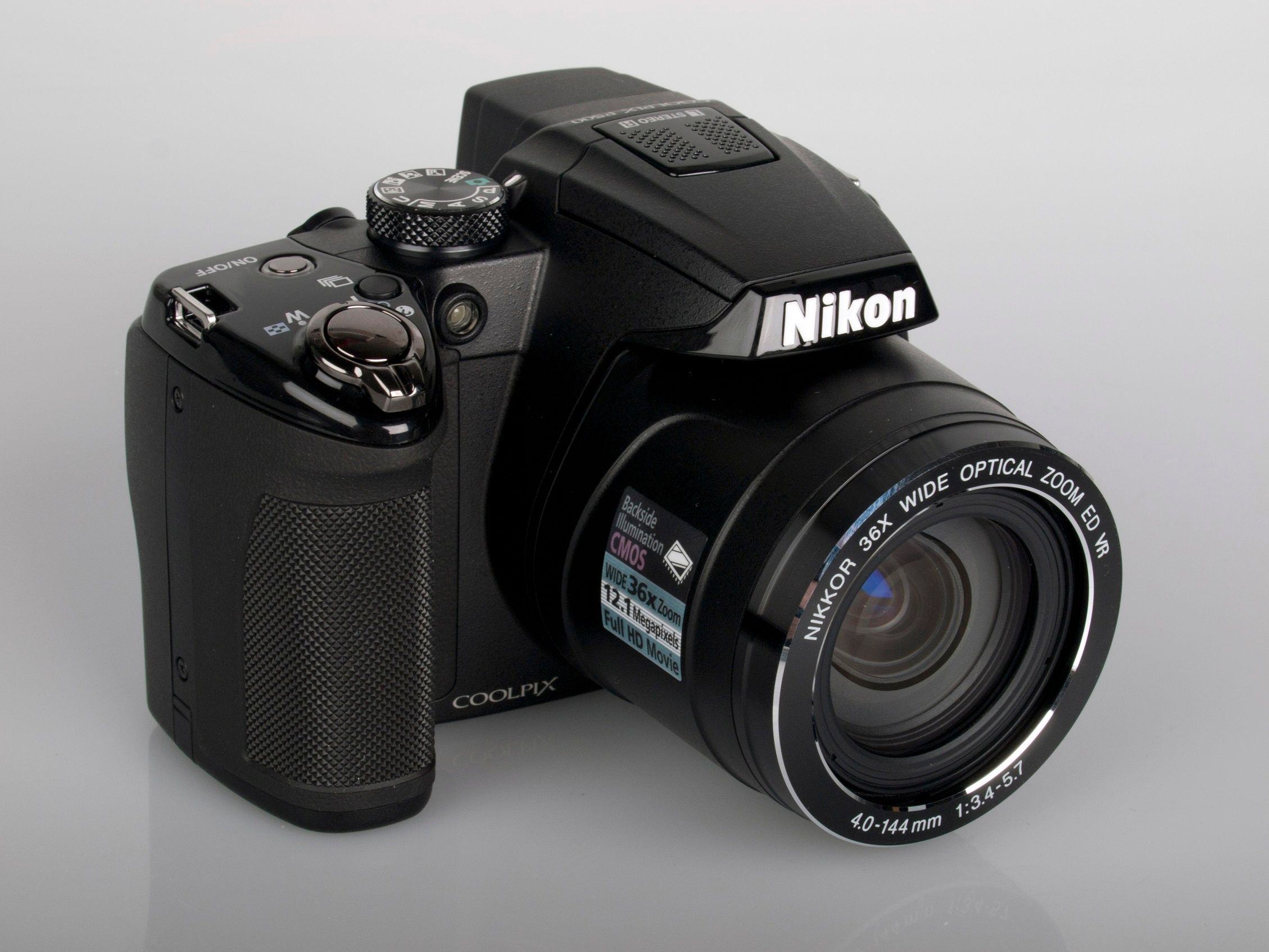 Nikon Coolpix P500 Front Les
