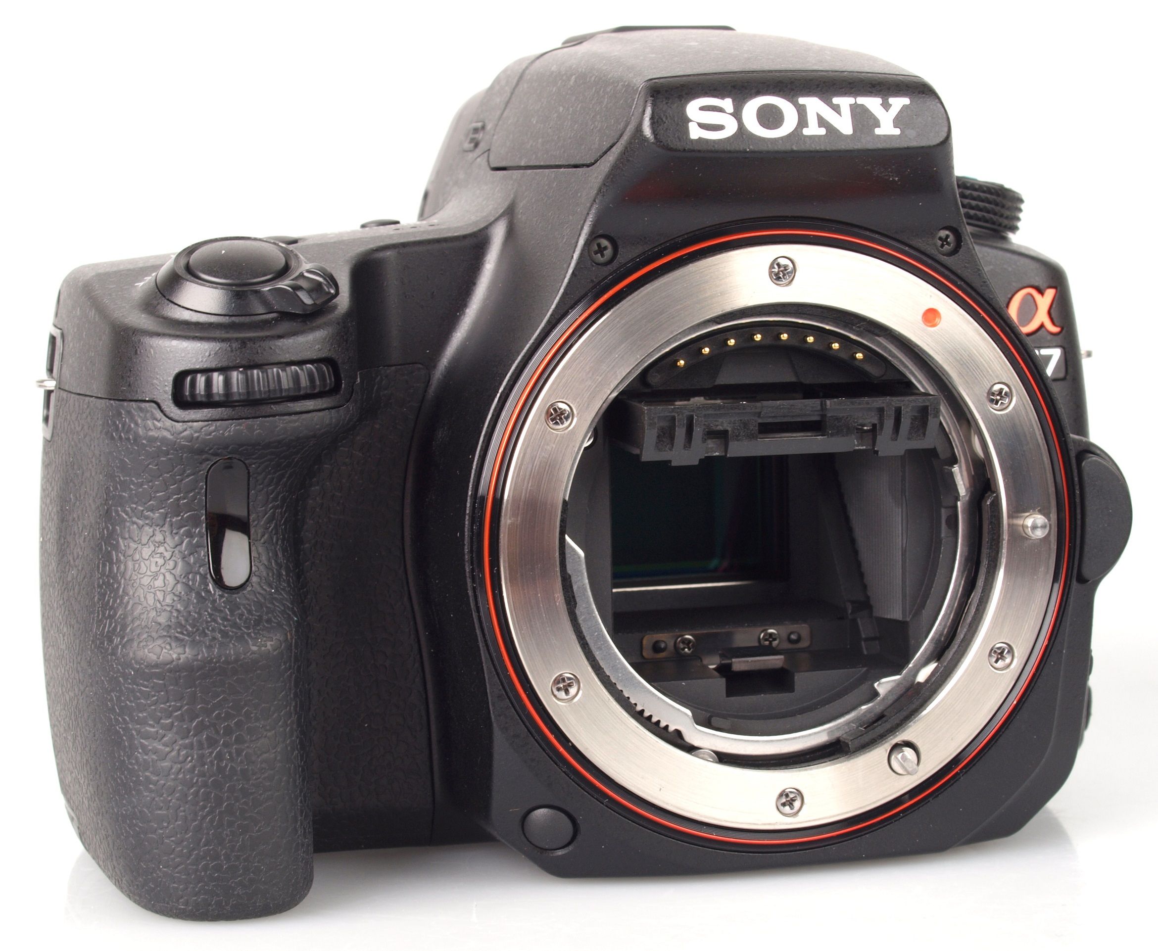Highres Sony Alpha A57 Body and Lens 10 1341993946