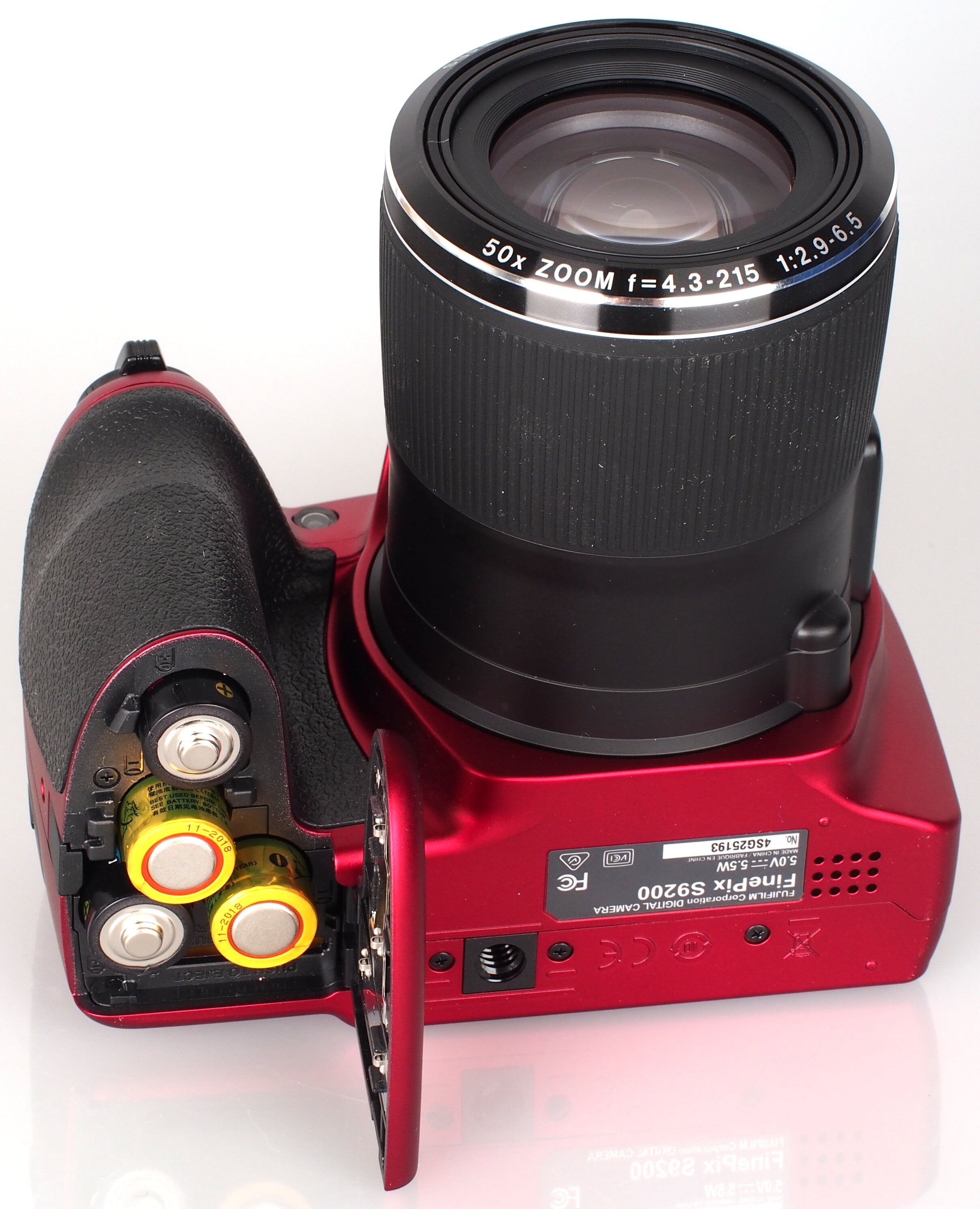 Highres Fujifilm Fine Pix S9200 Red 1 1393415006