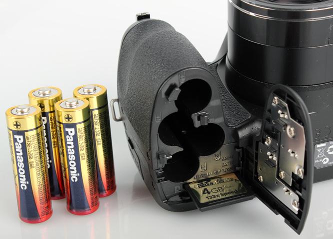 Fujifilm FinePix S2950 Digital Camera Review: Fujifilm FinePix S2950 battery compartment