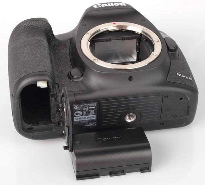 Canon EOS 5D Mark III Digital SLR Review: Canon Eos 5d MarkIII Battery