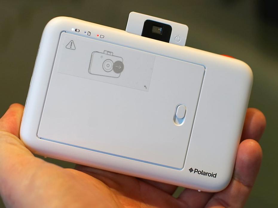 Polaroid Snap Instant Review: Polaroid Snap White In Hand (5)