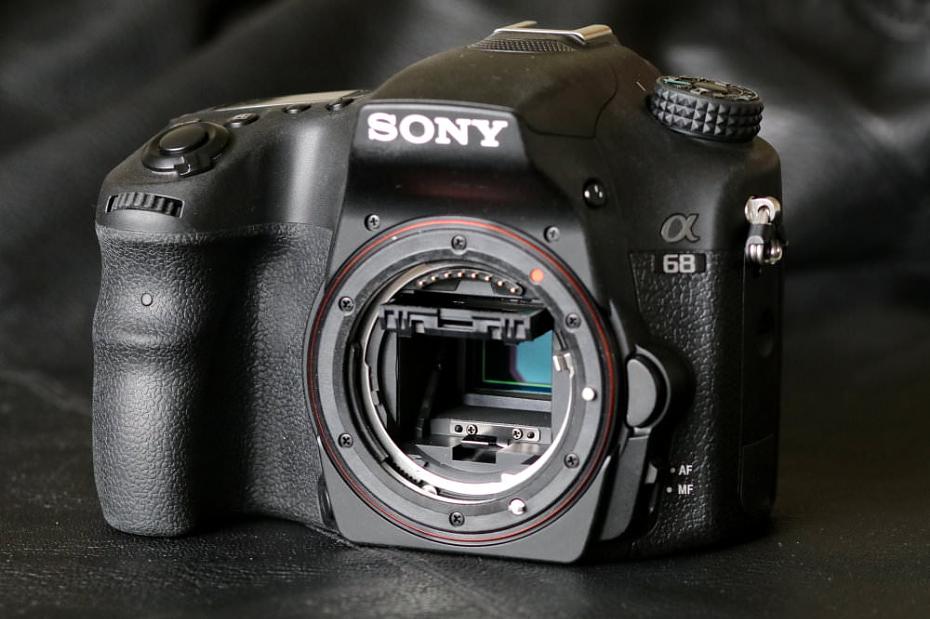 Sony Alpha SLT-A68 Review: Sony Alpha A68 SLT (12)