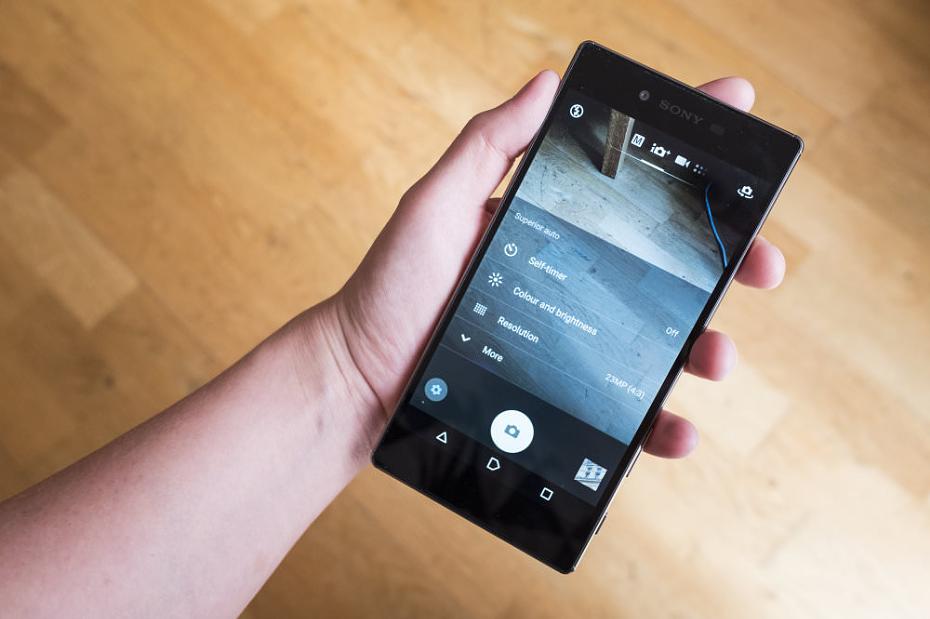 Sony Xperia Z5 Premium Review: XperiaZ5PremiumInHand