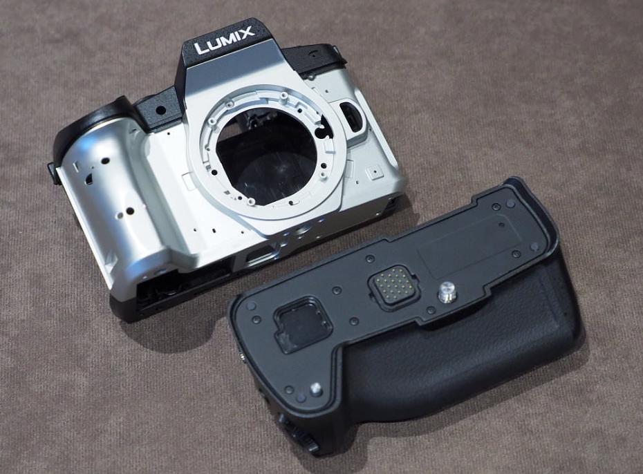 Panasonic Lumix G80 G85 Review: Panasonic Lumix G80 Battery Grip (6)