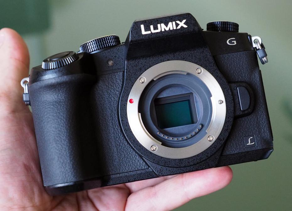 Panasonic Lumix G80 G85 Review: Panasonic Lumix G80 In Hand (1)