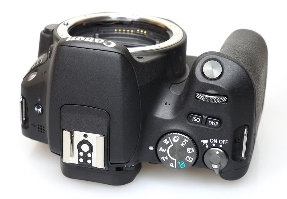 Canon EOS 200D Rebel SL2 Review: Canon EOS 200D Black (10)