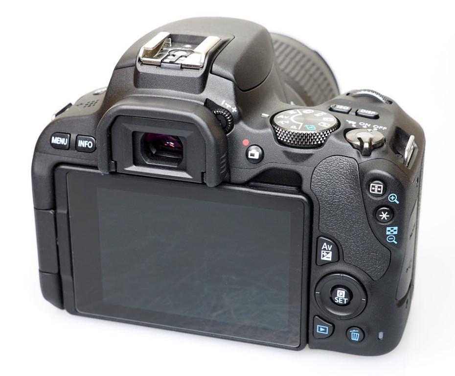 Canon EOS 200D Rebel SL2 Review: Canon EOS 200D Black (9)