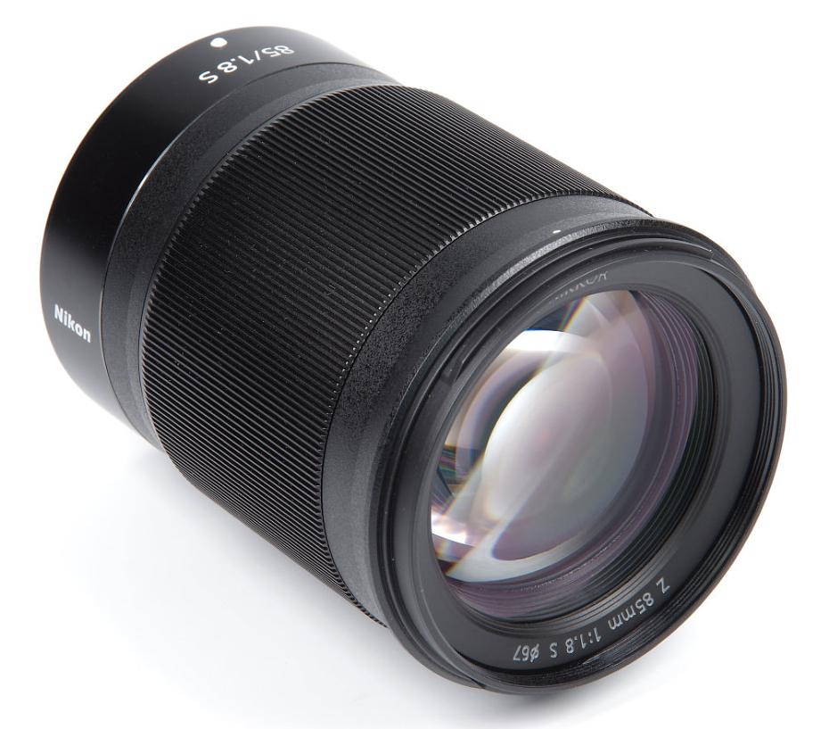 Nikon Nikkor Z 85mm f/1.8 S Review: Nikkor Z 85mm F1,8S Front Oblique View