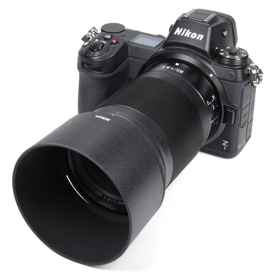 Nikon Nikkor Z 85mm f/1.8 S Review: Nikkor Z 85mm F1,8S On NikonZ7 With Hood