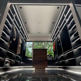 Walk-in closet (fashion shoots)