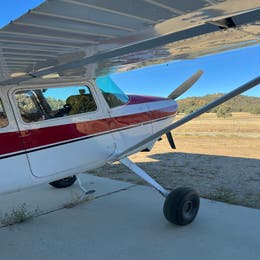 Airplane (stationary without pilot)