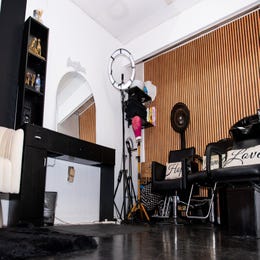 Makeup & Hair Studio Room