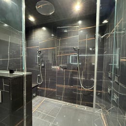 Spa bathroom / shower