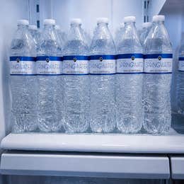 💧 Paquete de Agua Embotellada Fría