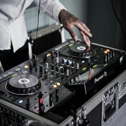 DJ Performance (Vinyl or Digital DJ)