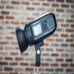 400 watt studio strobe 2 available