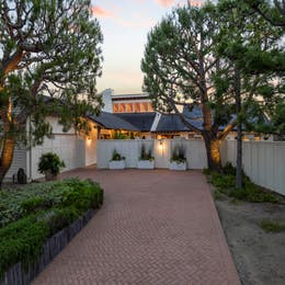 2 CAR Garage Parking access