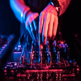 DJ