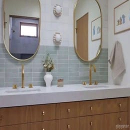 Kid’s bedroom and bath access