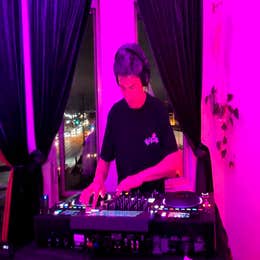 Live DJ