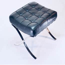 Barcelona -style ottoman