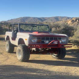 1974 Ford Bronco - Photo Prop