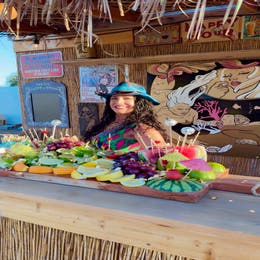 Bartender (60+ guests)