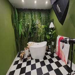 Jungle themed room with freestanding tub