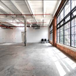 Holding space (stage E corner)