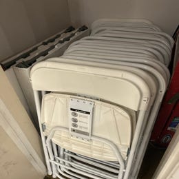 (24) Folding chairs