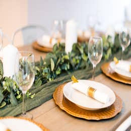 Decor Set 2 (Gold charger)