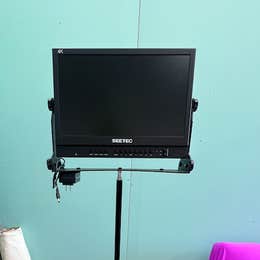 15.8'' Directors Monitor + Stand