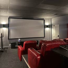Theater, 8 seat recliner video village