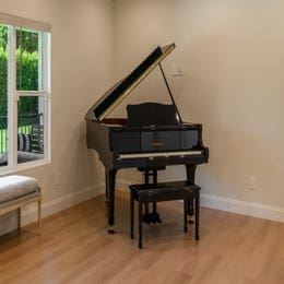 Yamaha Baby Grand Piano, High Gloss Black, Perfect for Photo & Video Shoots