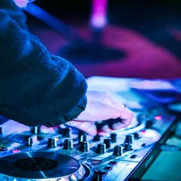 DJ