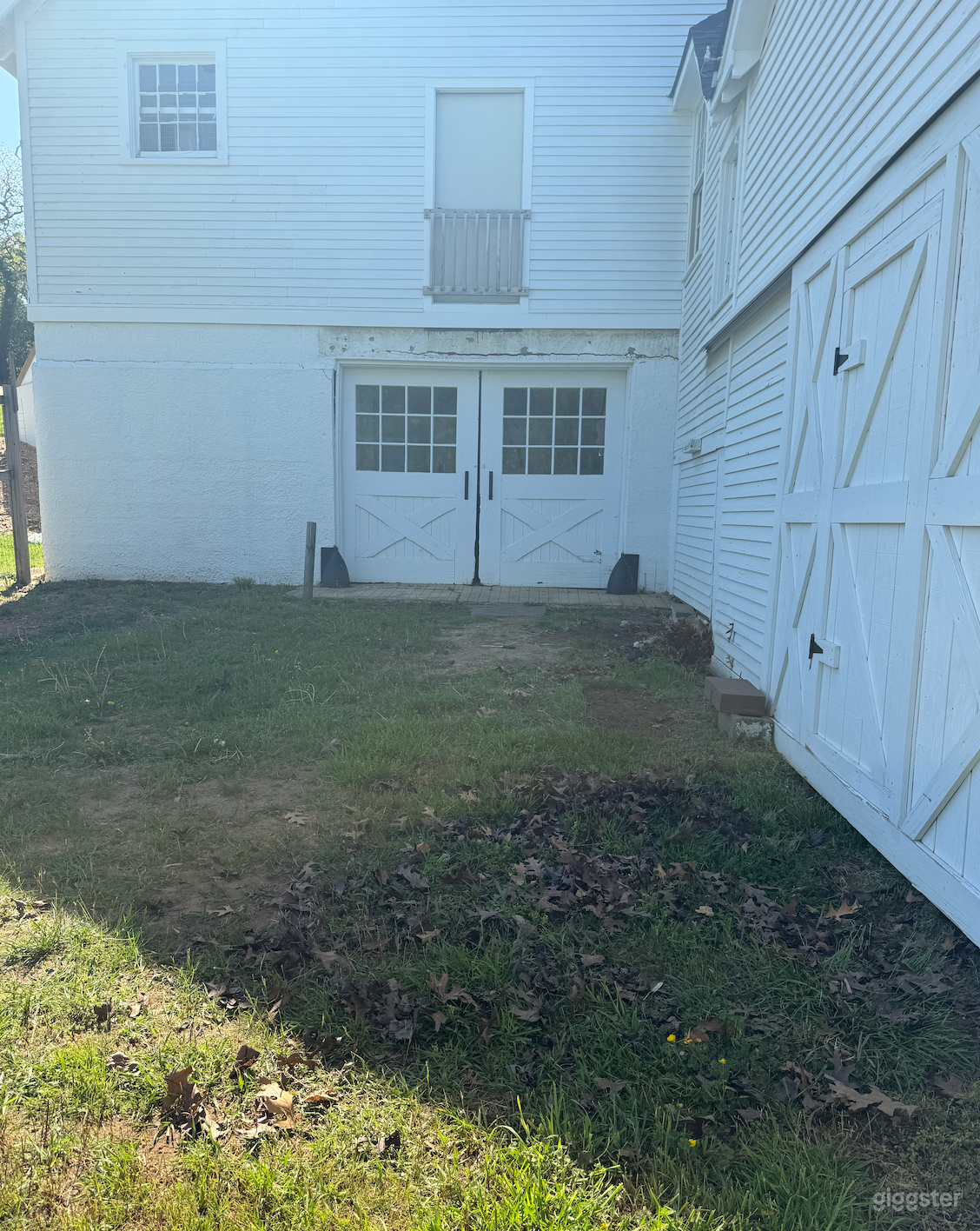 Charming Old American Barn, horse stables, hay loft, garden Photo 3