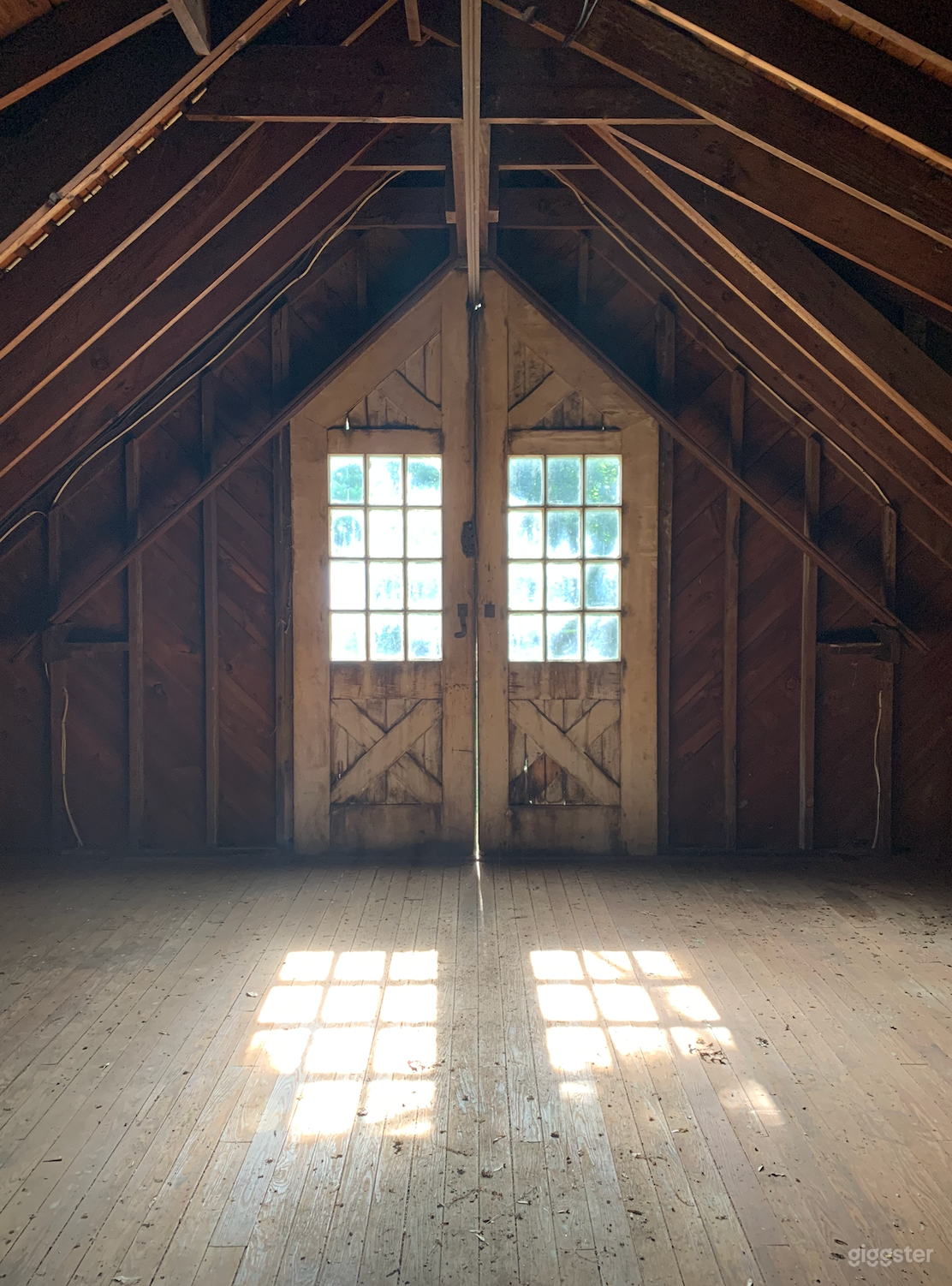 Charming Old American Barn, horse stables, hay loft, garden Photo 4